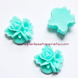 Lot 19 cabochon triple fleur vert d'eau 16mm résine