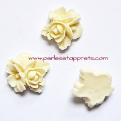 Lot 11 cabochon triple fleur ivoire 16mm résine