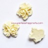 Lot 11 cabochon triple fleur ivoire 16mm résine