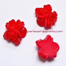 Cabochon résine triple fleur rouge 16mm pour bijoux, perles et apprêts