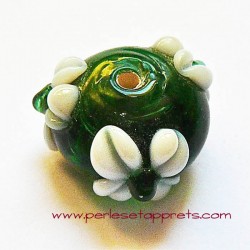Perle ronde fleur en verre vert blanc 18mm
