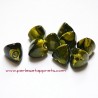 Lot 9 Perle synthétique 13mm pyramide verte