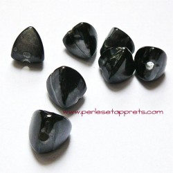 Perle synthétique pyramide noire 13mm pour bijoux, perles et apprêts